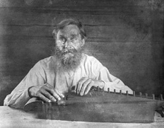 Old kantele Player